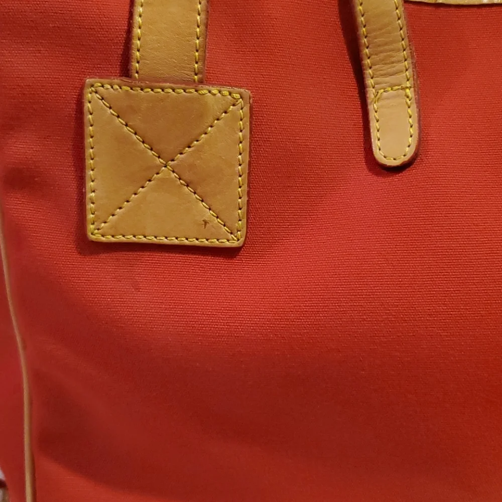 Dooney & Bourke Red Shoulder Bag with Tan Trim - Picture 4 of 7